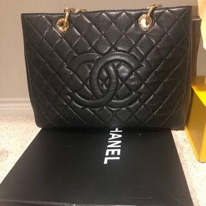 Chanel handbag worn twice ..in excellent condition